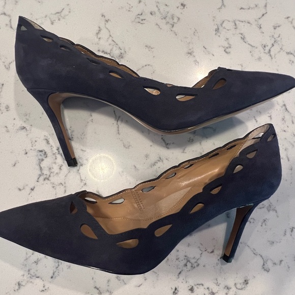 Banana Republic scalloped edge navy blue heel sz 8.5, never worn - Picture 3 of 8